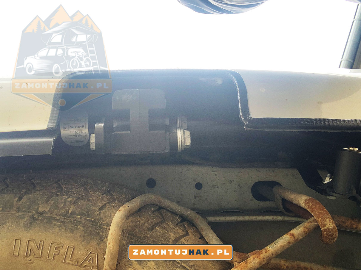 montaż haka brink w Mitsubishi